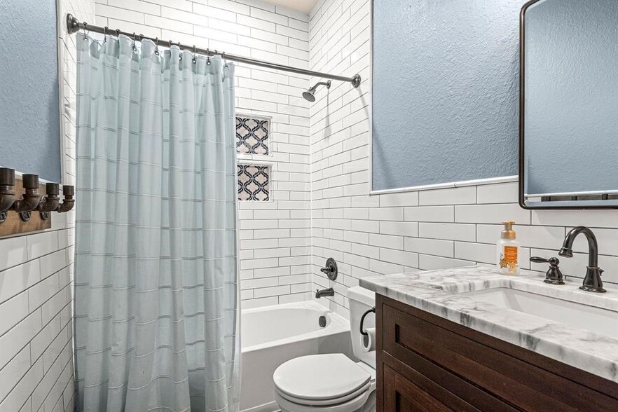 Building Photo - 2710 Golden Creek Ln