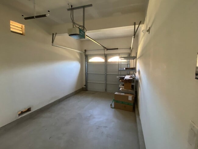 Building Photo - Spacious 4 bed 3 bath Newbury park home