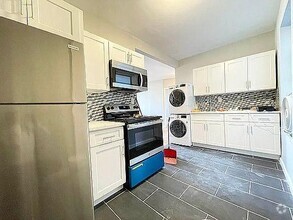 Building Photo - 3 bedroom in BRONX NY 10457