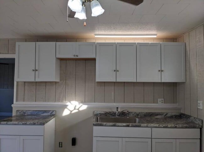Building Photo - 1.0 bedroom in Centerville Indiana 47330