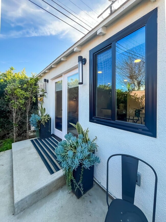 Building Photo - Open to 3 Month Short Term lease .Brand New Private Guest House for rent In Jefferson Park