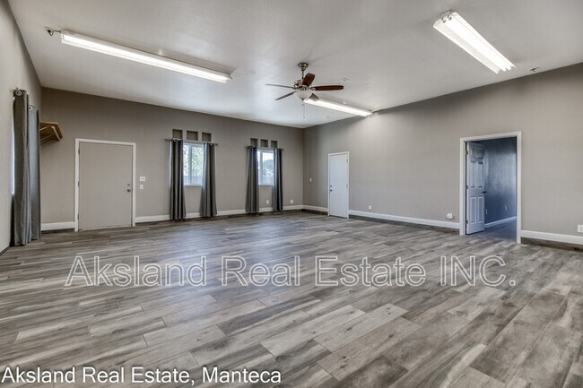 Building Photo - 3009 W Lathrop Rd