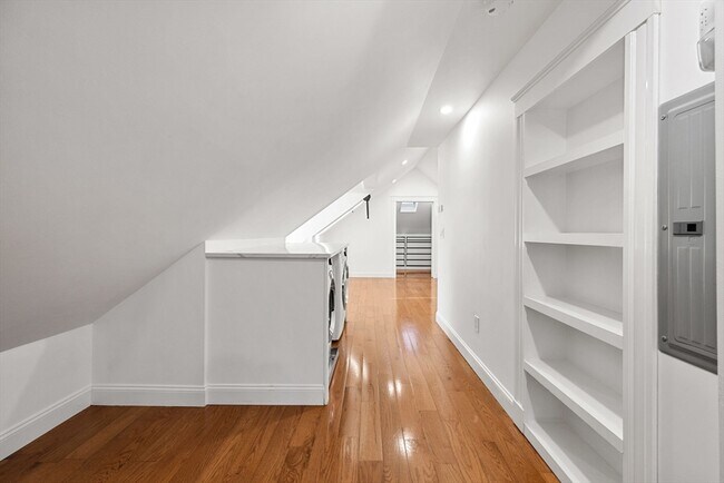 Building Photo - 1045 Adams St