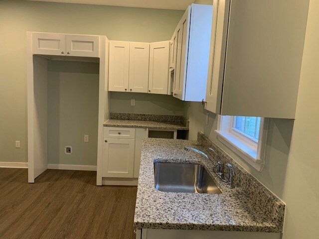 Building Photo - 412 Mistletoe St