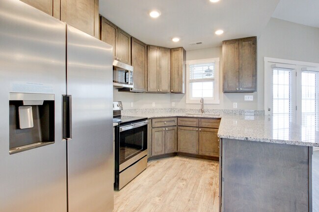Building Photo - 127 Riverbend Dr