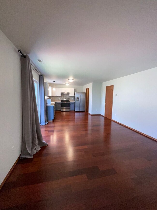 Building Photo - Just in Time for School!!! Beautifully Lan...