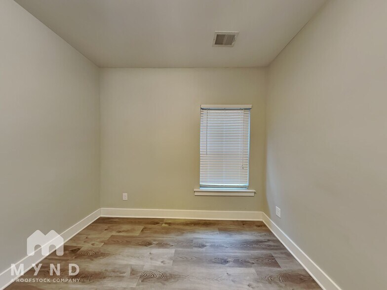 Building Photo - 5525 Park Side Rd