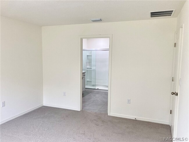 Building Photo - 614 W Fairways View Dr