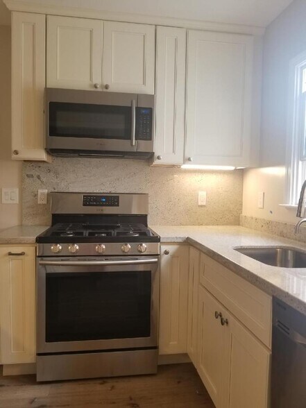 Building Photo - 825 Cypress St