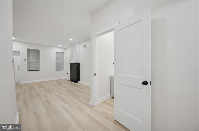 Building Photo - 1819 N Judson St