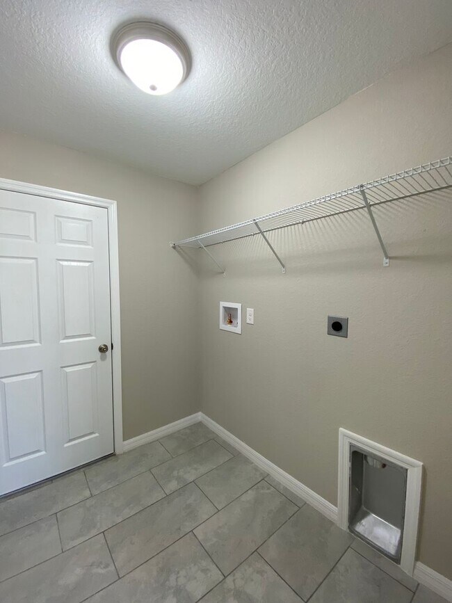Building Photo - Custom Home - Desirable SW Ocala Neighborh...