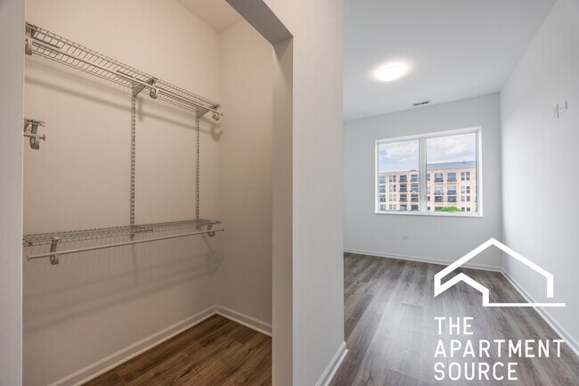 Building Photo - 2550 S Wabash Ave