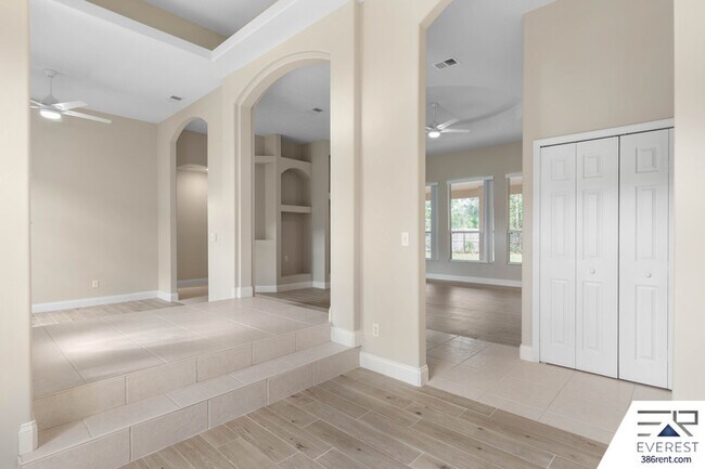 Building Photo - 19 Webwood Pl
