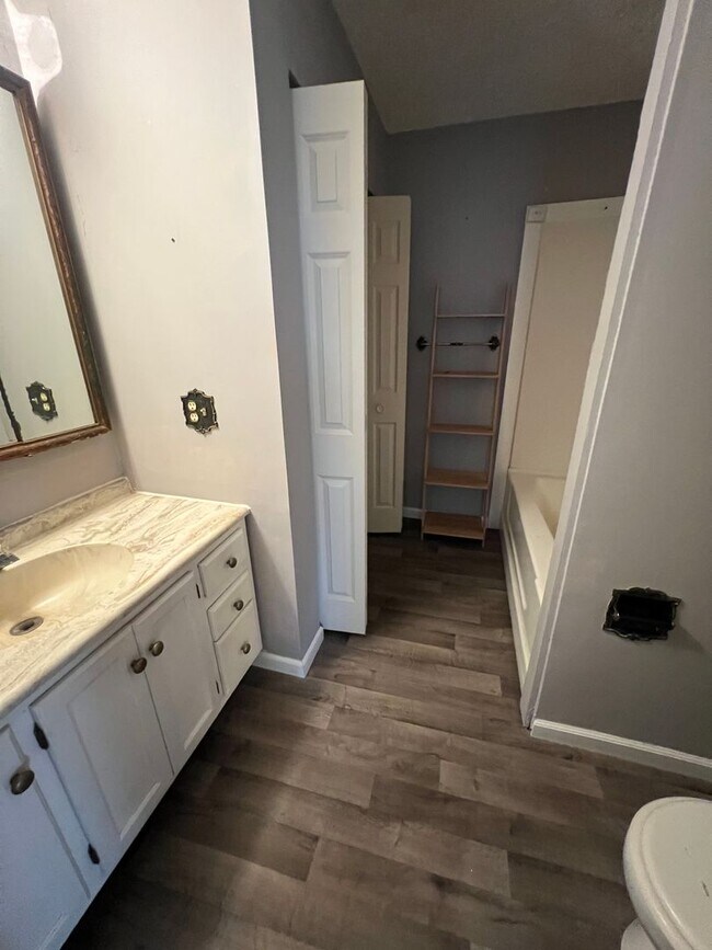 Building Photo - 1224 N Rutledge St