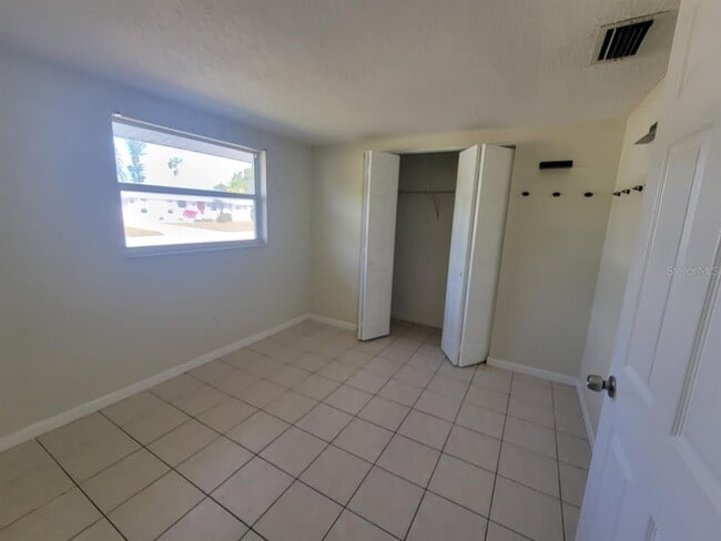 Building Photo - 22353 Buffalo Ave