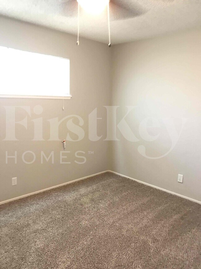 Building Photo - 1810 Renada Cir