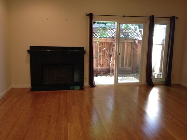 Building Photo - 917 Hough Ave