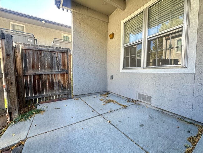 Building Photo - End-Unit Condo in Southglenn