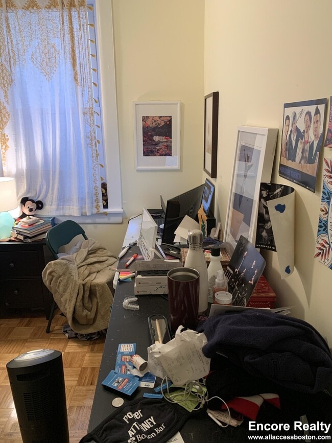 Building Photo - 145 Endicott St