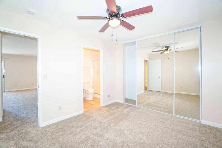 Building Photo - 3670 Silver Oaks Way