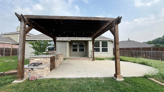 Building Photo - 1001 Perennial Ln