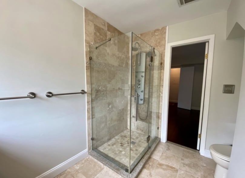 Building Photo - 2605 Hemlock Pl