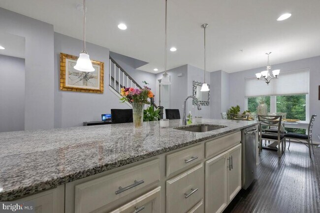 Building Photo - 518 Harborview Dr