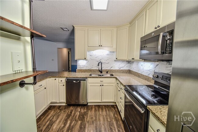 Building Photo - 5301 Walden Park Dr