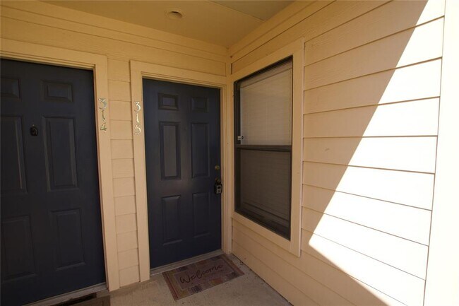 Building Photo - 3840 Far W Blvd