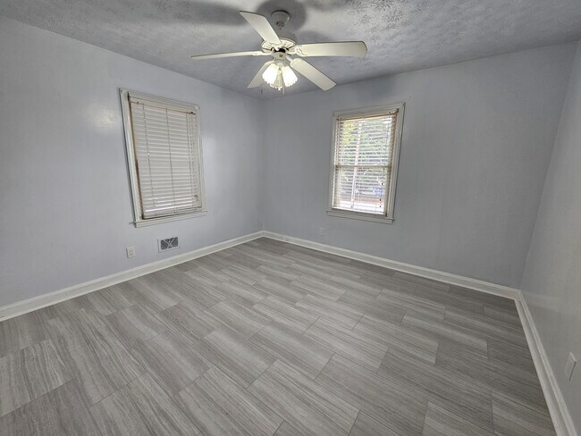 Building Photo - 3 Bristol Dr