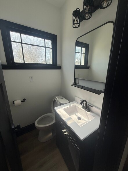 Building Photo - 7317 Sheridan Rd