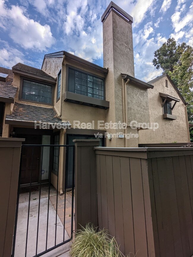 Building Photo - 1341 Greenwich Ct