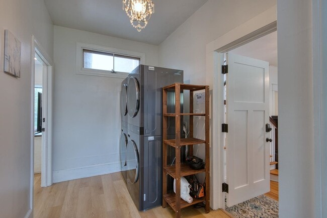 Building Photo - Spacious Living in a Prime Christiansburg Location