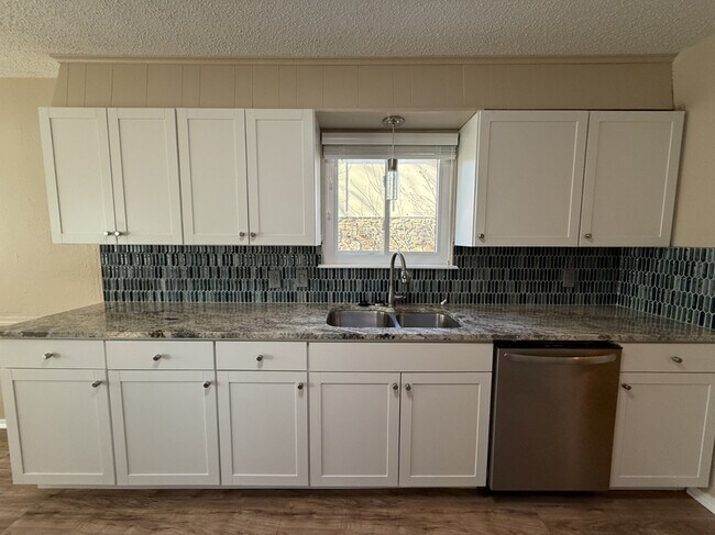 Building Photo - 714 E Beaver St