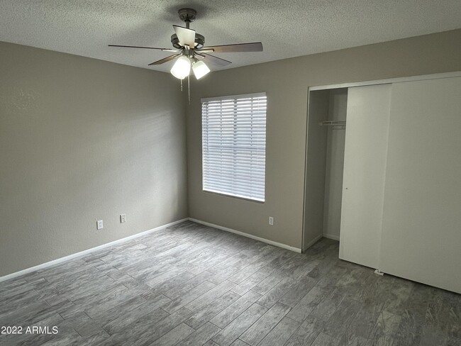Building Photo - 710 W Cheyenne Dr