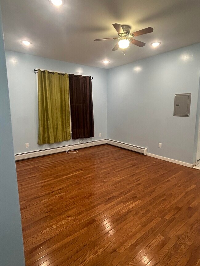 Building Photo - 72 Fairview Ave