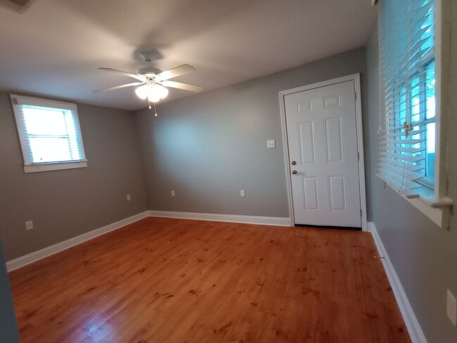 Building Photo - Single Family Home- 2 BR/2BA in Upper Mid-...