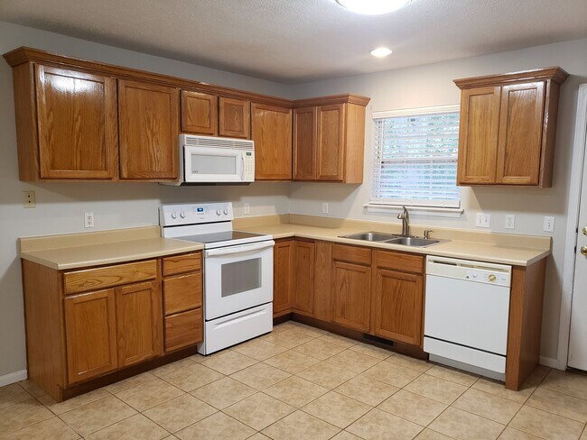 Building Photo - South East Springfield - Southern Hills - ...