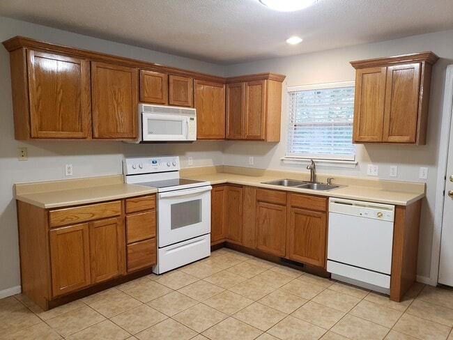Building Photo - South East Springfield - Southern Hills Ho...