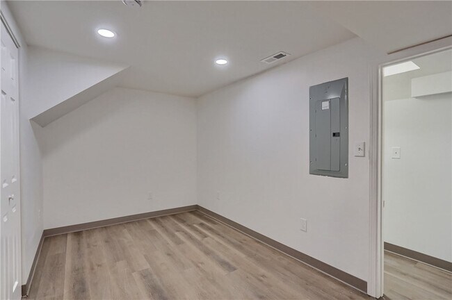 Building Photo - 153 Kathleen Dr