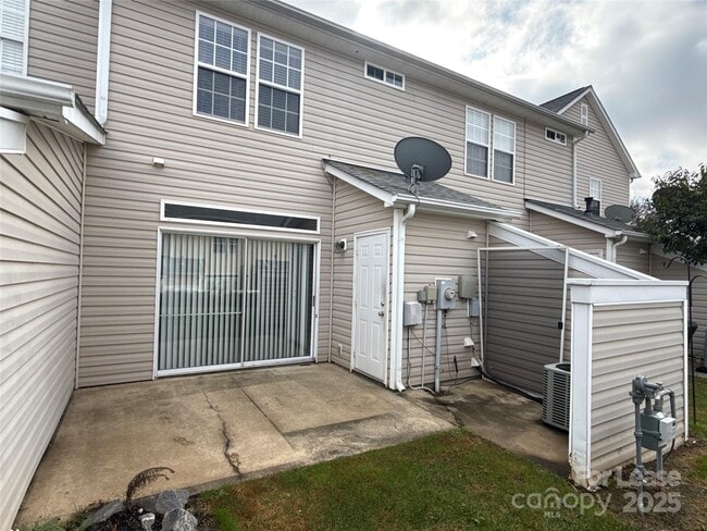 Building Photo - 1515 Sylvia Ct