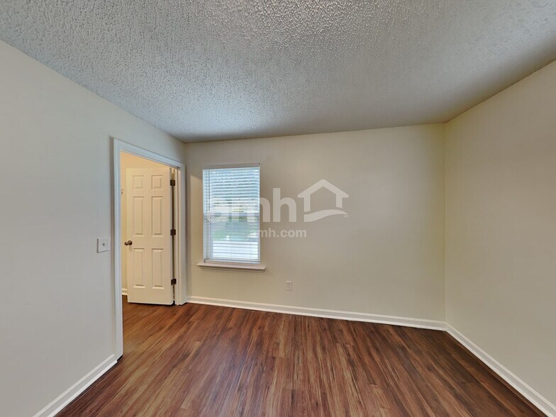 Building Photo - 2116 Maple Tree Ct