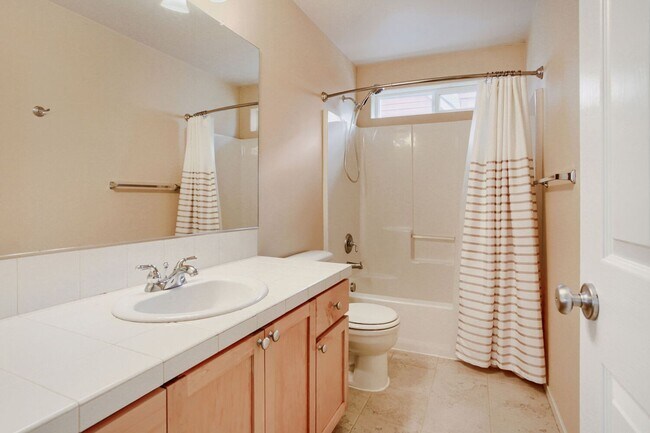 Building Photo - 4BR/2.5BA Home with Main-Level Bedroom/Office — Central A/C & Fenced Yard | Orenco Gardens, Hills...