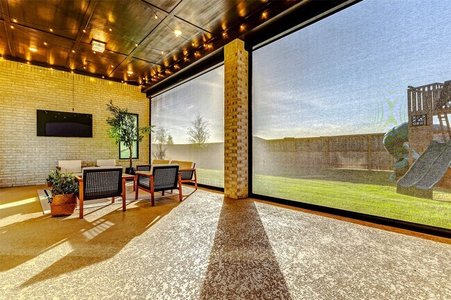 Building Photo - 7606 Redwoods Frst Dr