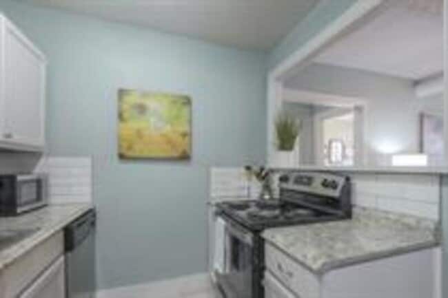 Building Photo - 722 W 37th St