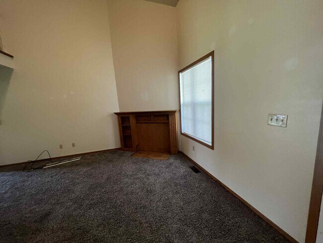 Building Photo - 1162-1164 E Sunrise Dr