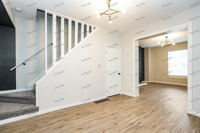 Building Photo - 148 W Park Ave