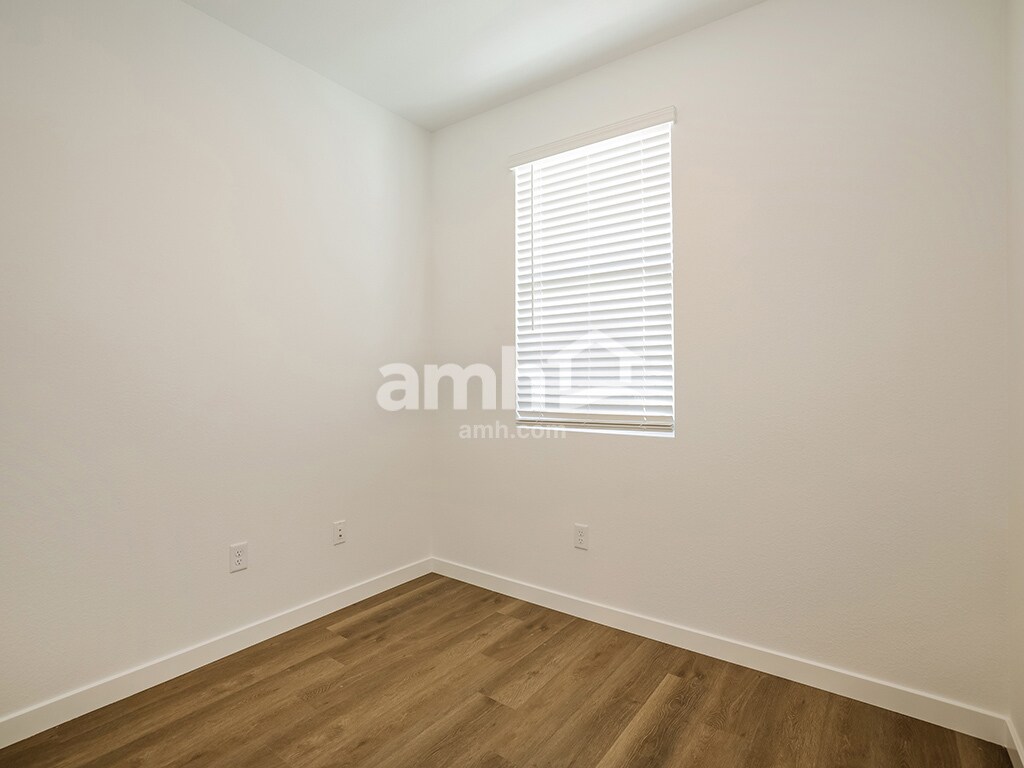 Building Photo - 2342 Dolly Ave