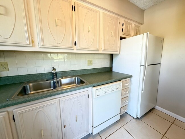 Building Photo - 1 Bedroom 1 Bathroom Available Now!