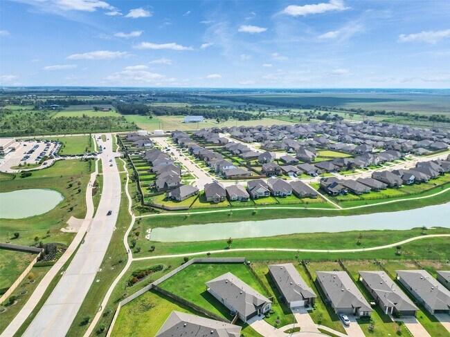 Building Photo - 10627 Great Basin Dr